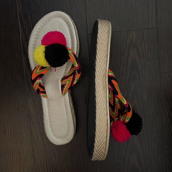 New PomPom Espadrilles with aztec design - Picture 3 of 3